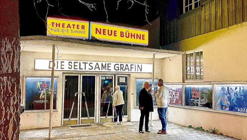 Eingang zur NEUEN BÜHNE